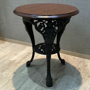 イギリス製 重厚なアイアン装飾の最高級サイドテーブル ずっしり重たい 女神 無垢 ガーデンテーブル カフェテーブル パブテーブル (A)の画像1