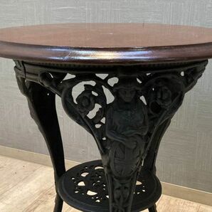 イギリス製 重厚なアイアン装飾の最高級サイドテーブル ずっしり重たい 女神 無垢 ガーデンテーブル カフェテーブル パブテーブル (A)の画像6