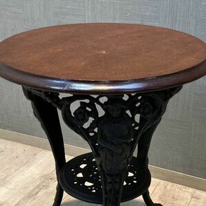 イギリス製 重厚なアイアン装飾の最高級サイドテーブル ずっしり重たい 女神 無垢 ガーデンテーブル カフェテーブル パブテーブル (A)の画像2