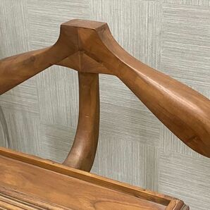 英国アンティーク調 スーツハンガー 幅51 高123cm 無垢材 天然木 ツイストレッグ 小物収納 バレッドスタンド スーツスタンドの画像3