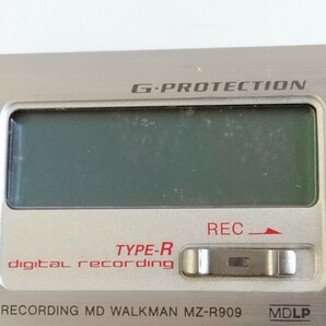 ソニー MDウォークマン MZ-R909 本体 プレーヤー 録音 レコーダー F60212の画像4