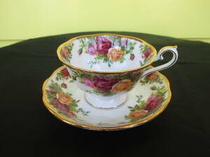 ★ROYAL ALBERT ロイヤルアルバート　カントリーローズ 金彩 カップ＆ソーサー 紅茶・珈琲 ヴィンテージ　口径9.8×6㎝　ソーサー14㎝