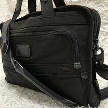 美品 TUMI トゥミ 2way ビジネスバッグ ブリーフケース ショルダーバッグ バリスティックナイロン ブラック黒 A4 大容量 書類_画像1