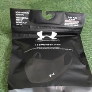 ☆新品☆UNDER ARMOUR　スポーツマスクＳ/M