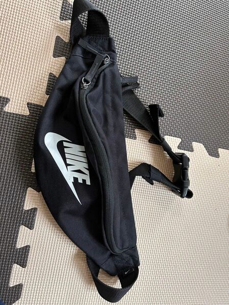 NIKE ボディバッグ