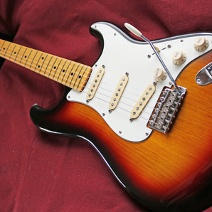 【Fender Japan】ST68-92TX（3TS）'68 Stratocaster mod.（4点留めラージヘッド／Texas Special PU搭載／FENDER LOCKING TUNERS）の画像1