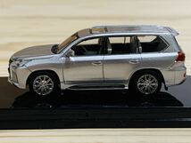 限定品 レクサス　LX570 LEXUS 1/64 ミニカー　シルバー_画像5