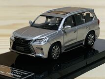 限定品 レクサス　LX570 LEXUS 1/64 ミニカー　シルバー_画像1