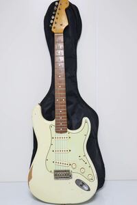 自作ギター？　一部Fender部品　エレキギター　ホワイト　音出し可　手渡し可能