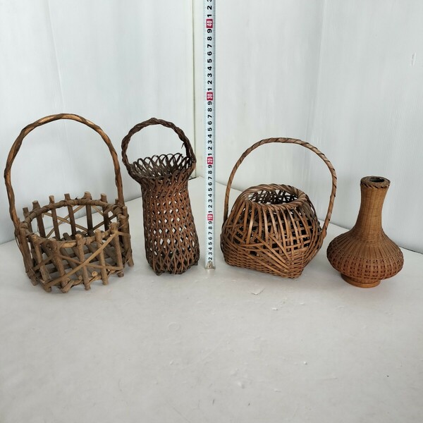 竹編花籠・竹編花瓶・木製鉢置　いずれも古いもの全4点　