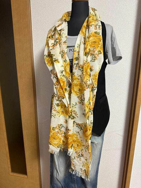 【新品、未使用、タグ付き】INGNI イング　ストール　黄色　バラオールシーズン ショール 冷房対策スカーフ 日焼け 花柄