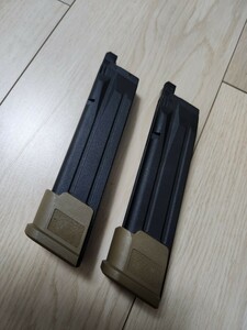 ほぼ未使用 シグ 【2本】 TAN SIG SAUER ProForce M17 CO2 GBB CO2ガスガン用 マガジン 国内正規品 G17 G18 グロック