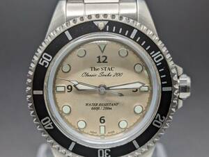 【中古 稼働品】 The STAC ザ スタック Classic Scuba 200 ST-CS001 3針 メンズ ダイバー クォーツ 電池交換済 腕時計 現状品 (k-0584)