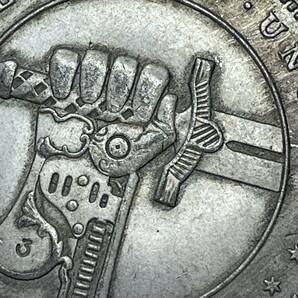 WX1408流浪幣 ロボットハンド 剣 天眼 鷹紋 外国硬貨 貿易銀 海外古銭 コレクションコイン 貨幣 重さ約22gの画像2
