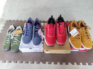 未使用品 28cm スニーカー 4足セット　PUMA(1)　adidas(1)　Hi-TEC(2) アディダス　プーマ　ハイテック 靴 ナイキ NIKE コンバース