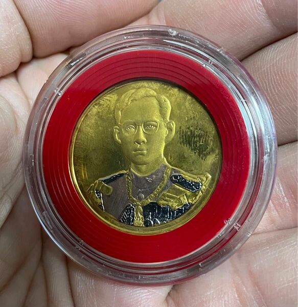 ゴールデンジュビリー50周年を記念したラーマ9世王のコイン、 ゴールド
