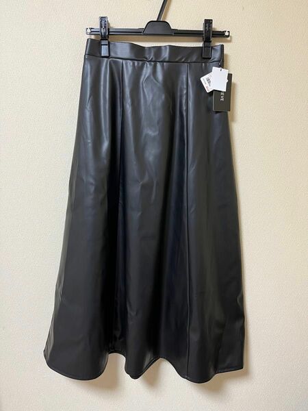 Avail アベイル レザー調ロングスカート フレアスカート 黒 ブラック Lサイズ 未使用 タグ付き