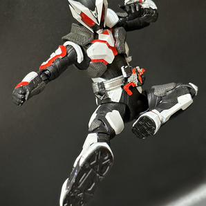 ◆S.H.Figuarts 仮面ライダー滅 スティングスコーピオン 「アークワンカラーVer.」の画像1