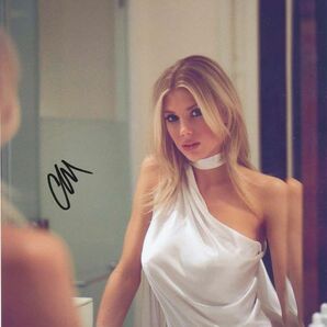 Charlotte McKinney シャーロット・マッキニー★直筆サイン写真★証明書COA◆9422の画像1