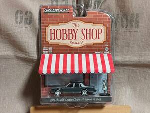 ■未開封■ GREENLIGHT 1/64 1981 Chevrolet Caprice classic with woman in dress グリーンライト