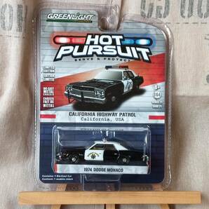 ■未開封■ GREENLIGHT 1/64 1974 DODGE MONACO CALIFORNIA HIGHWAY PATROL グリーンライトの画像1