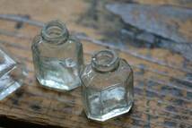 NO.302 古い小さなガラス瓶 3個SET 検索用語→A50gアンティークゆらゆら硝子ガラスビン小瓶昭和レトロ_画像3