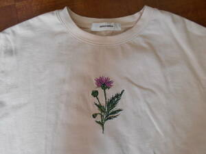 * Super Hakka SUPER HAKKA thistle embroidery short sleeves cut and sewn * T-shirt 