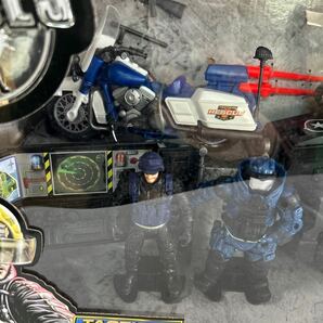 ▲ 未使用品 SWAT部隊 プレイセット 3歳以上 おもちゃ 警察 バイク POLICE ポリス HEROES ヒーロー トイザらス 【otay-241】の画像3