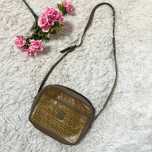 【希少】フェンディ　ショルダーバッグ ズッカ柄　エナメル　FENDI ズッキーノ　PVC