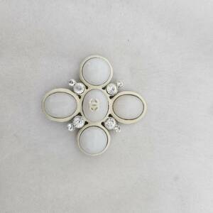 CHANEL Chanel 03A here Mark Cross rhinestone brooch white C5224