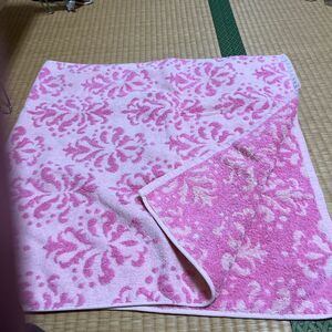 ピンク 花柄ドット レトロ　バスタオル　使用済み