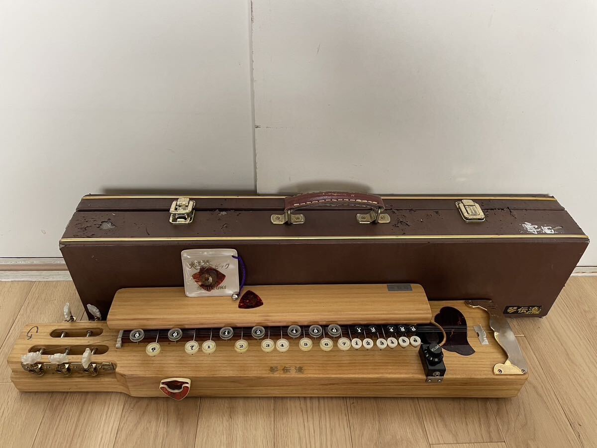美品】大正琴4台セット(古賀大正琴含む) うち2台ハードケース 美品】大正琴4台セット(古賀大正琴含む) うち2台ハードケース