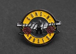 《黄円GR二丁拳銃薔薇》■新品『ガンズ・アンド・ローゼズ』 ■Guns・N・ROSES ミュージック 音楽■金属 ピンバッジ バッチ