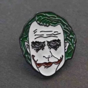 《PIN真顔JK緑髪白顔》『ダークナイト』新品 ジョーカーJOKER■ピンバッジ■ファッション■映画ムービー アニメ　Dark Knight 　バットマン