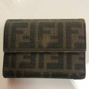 FENDI フェンディ　二つ折り レザー　革　ブラウン　ズッカ柄　メンズ　レディース　ブランド