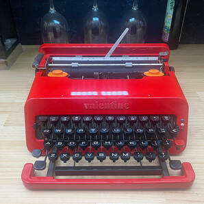 Olivetti Valentine イタリアのヴィンテージ・タイプライター。素晴らしいコンディション。完璧に動作する。の画像1