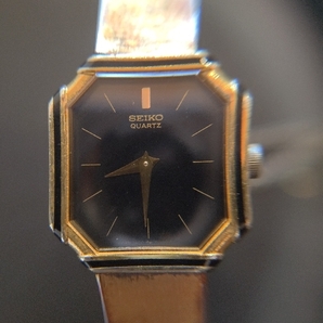 *3426 SEIKO セイコー 1400-798A QUARTZ クォーツ ゴールドカラー ブラック文字盤 レディース腕時計 不動 箱なし 長期保管品の画像4