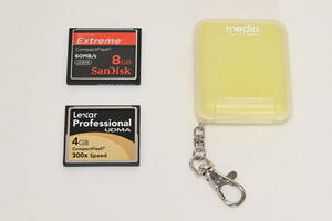 ★★ CFカード　SanDisk 8GB　Lexar 4GB　ケース付 ★★