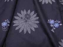 《花小袖》単衣 小紋 洗える着物【コウヤ】グレー味紫紺地 菊と桜・163㎝_画像6