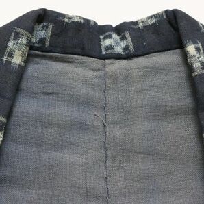 古い木綿の羽織 備後絣 子供用の羽織 絣 着物 古布 厚手 藍染 古裂 リメイク 麻 木綿 はんこ 半纏 n904の画像7