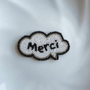 merci(ありがとう) 吹き出しブローチ　ビーズ刺繍