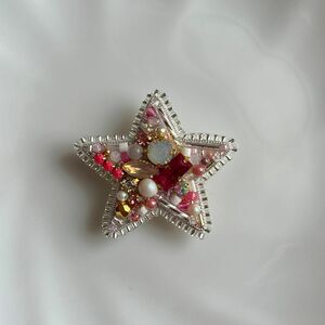 pink STARブローチ 星　ビーズ刺繍