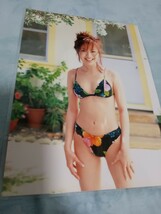 150μ 厚手ラミネート加工 切り抜き A4変 永田杏子 白いハイビスカス 7ページ 水着姿_画像4