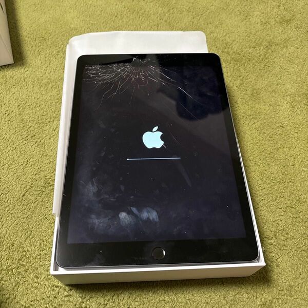 iPad 7世代　Wi-Fiモデル　画面割れ　32ギガ　