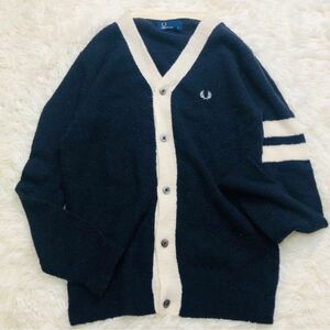 フレッドペリーFRED PERRY♪ウールカーディガン　秋冬 ニットカーディガン ネイビー 長袖 ロゴ刺繍　メンズ