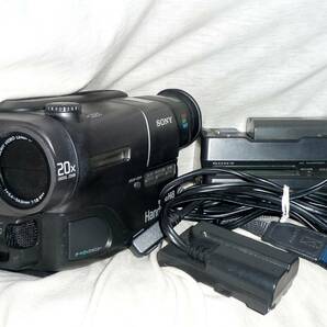 ソニー Hi8ビデオカメラ CCD-TR11 (バッテリー、充電器、DCコード付き)動作品の画像1