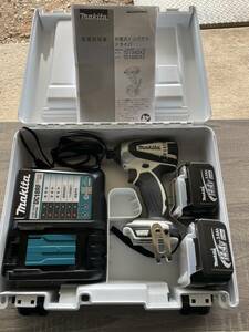 マキタ 14.4V充電式インパクトドライバー TD134DX2 3.0Ahバッテリー2個・充電器・ケース付 makita 電動工具(未使用品？)