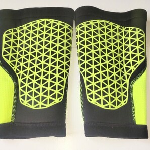 未使用 ナイキ プロ NIKE Pro Combat HyperStrong Calf Sleeve ふくらはぎサポーター カラー；BK サイズ；M ＋ 同品色違い中古品2個の画像4