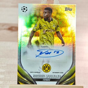 ユスファ・ムココ 2023-24 Topps UEFA Club Competitions Youssoufa Moukoko Auto Dortmund 直筆サインカードの画像1