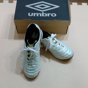 アンブロ ２１センチ　ジュニア アクセレイターTR J WIDE IN UU4LJB03-WH フットサルシューズ インドア 